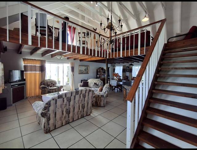 4 BEDROOM HOUSE FOR SALE IN GOLDEN MILE